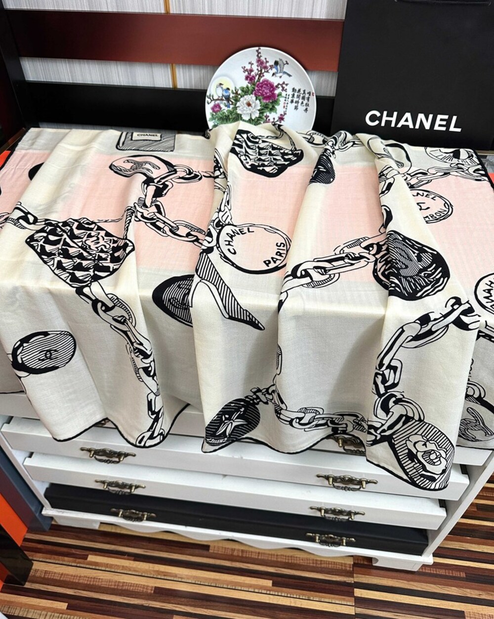 Chanel Chain‑Charm Print Large Square Scarf Cream Black Silk‑Cashmere - Picture 2 of 8
